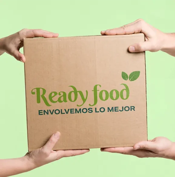 entrega-varios-paquetes-ready-food-emplaye-alimentos
